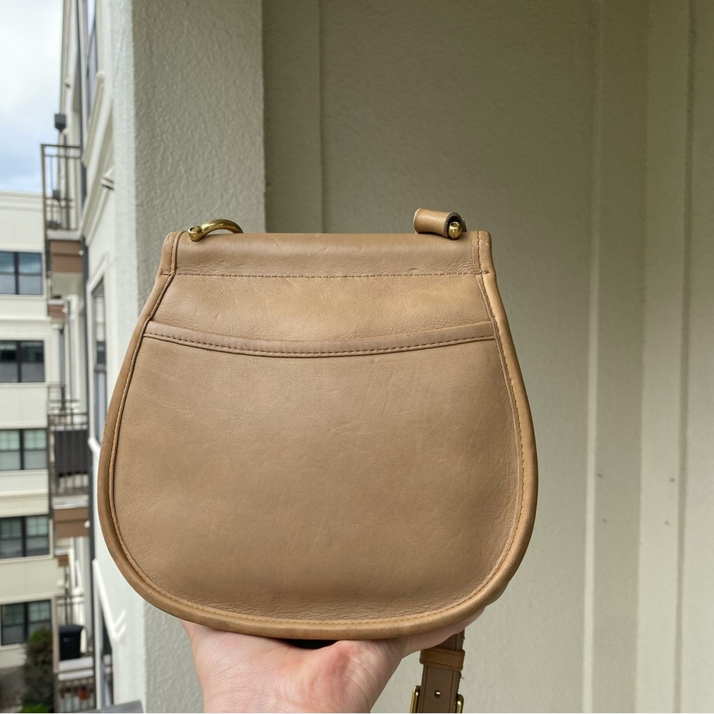 Vintage Coach Post Pouch style 9906 stone crossbody tan camel leather round 90s - Picture 2 of 13